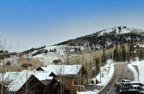 Empire Pass Condo | Slopeside, Ski In And Out, Full Tower Club Amenities With Hot Tub And Fitness Included!! - RT6