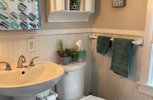 Rochester Cottage | Soothing 2-bedroom cottage in charming Rochester perfect for relaxing getaway