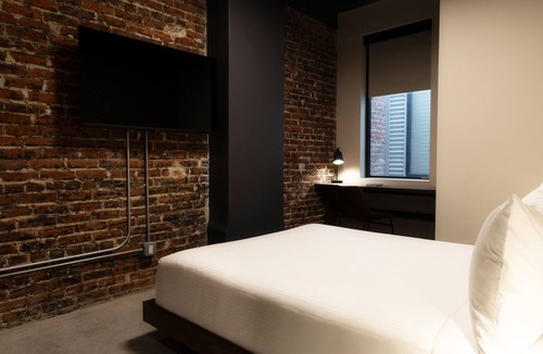 Rittenhouse Row Hotel | Sosuite - Queen Room, High Floor w Desk, Roof Deck