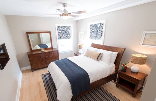 Yachting Village House | SOUTH · Thames street, walk to water, shopping, central ac