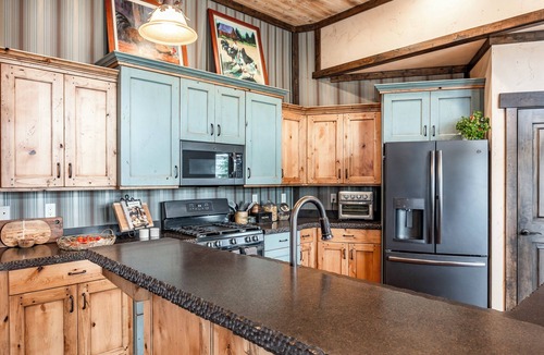 Fruitland Cabin | Space to Think, Live, and Breathe; Where Life Moves at Your Pace