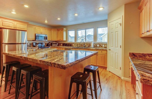 Cottonwood Heights Condo | Spacious and sophisticated home w/private hot tub - close to skiing