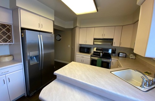 Cottonwood Heights Condo | Spacious condo with private deck, conveniently located to city and recreation