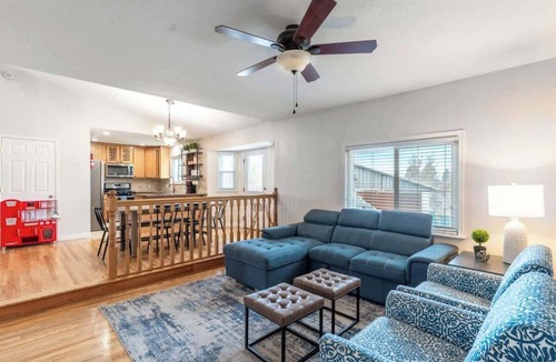 Lakeview House | Spacious Family Home Game Room Pets Welcome