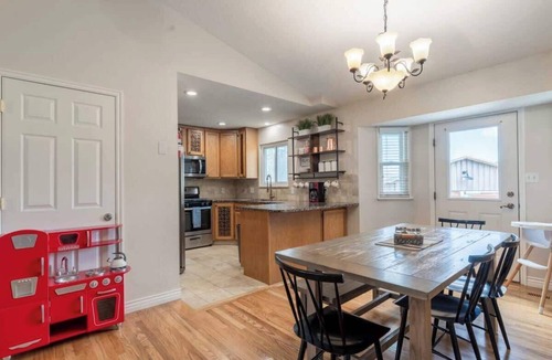 Lakeview House | Spacious Family Home Game Room Pets Welcome