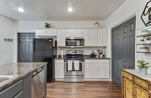 Orchard North Condo | Spacious Hillside Haven | Massage | Patio