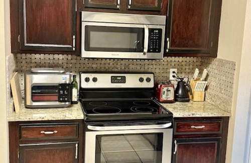 Brandon House | Spacious House w/Heated Pool & Hot Tub near Tampa