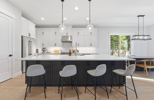 Garden Home-Whitford House | Spacious Modern High End 4BR Near Portland, Large Yard For Groups