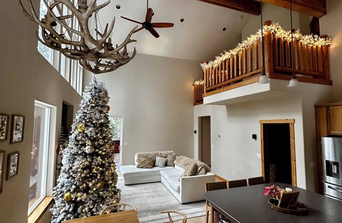 Hyak House | Spacious Mountain House at Summit at Snoqualmie located at end of cul-de-sac