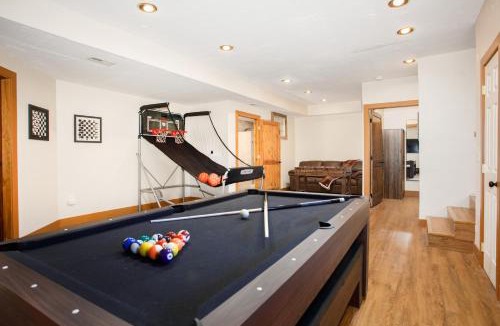 Summit Park Ski Chalet | Spacious Mountain Home with Views and Game Room 20 min to Slopes