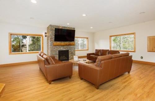 Summit Park Ski Chalet | Spacious Mountain Home with Views and Game Room 20 min to Slopes
