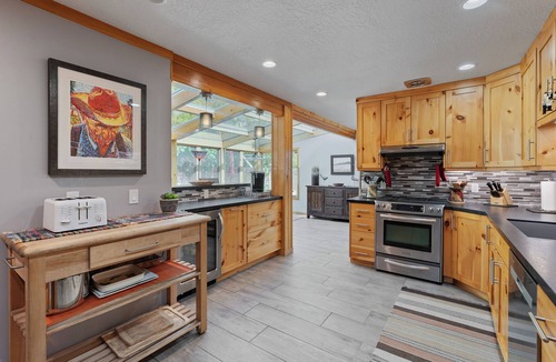 Mount Olympus House | Spacious MTN Retreat Near Ski Resorts, Hot tub, Home office, and Pet-Friendly