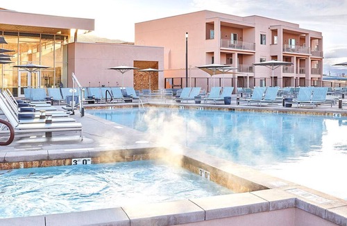 Moab Condo | Spacious newly built 2-bedroom condo in Moab with AC , fitness room and pool