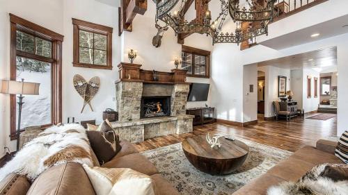 Park City Villa | Spacious Park City Ski Chalet | Wine Room & Sleeps 20