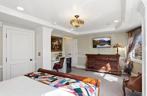 Heber Bed & Breakfast | Spacious penthouse Victorian Suite in Boutique B&B