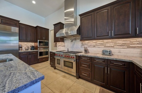 The Movie Colony House | Spacious Private Resort walk to Downtown Palm Springs