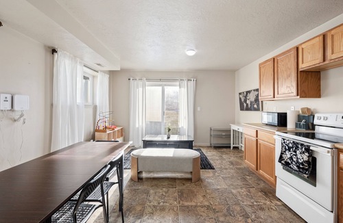 Murray House | Spacious Quiet Classic Murray Home