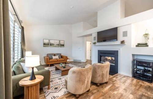 Draper House | Spacious Retreat - Game Room, Theatre, Sauna, BBQ