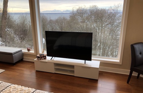 North Beach/Blue Ridge Apartment | Spacious Romantic Salish Sea View Suite on Luxury Seattle Estate