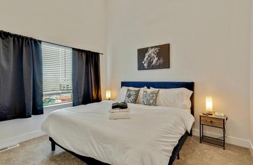 People's Freeway House | Spacious townhouse - Mins to Downtown SLC - Garage
