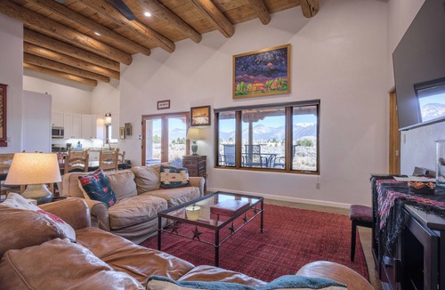 El Prado House | Spectacular mountain views from this near new home