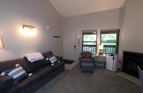 Eden Condo | Spectacular mtn & creek views, private deck