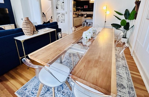 Lancaster House | Star-Inspired 5BR Manor | Sauna, Karaoke – Sleeps 12