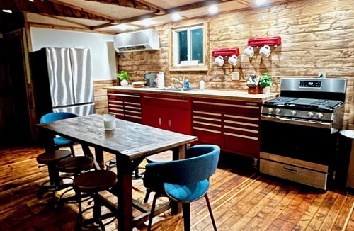 Jacksonville Apartment | Stay in this historic Automotive-themed huge Apt. Located in charming Whitingham