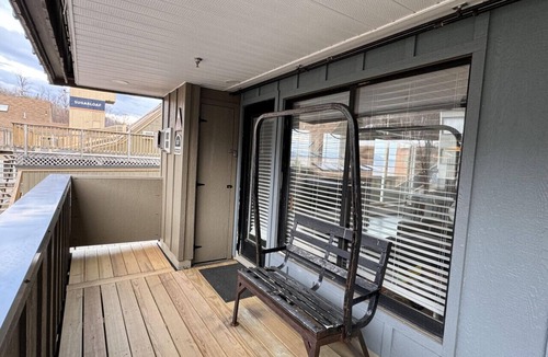 Carrabassett Valley Condo | Steps to Lifts! Upscale Village Condo