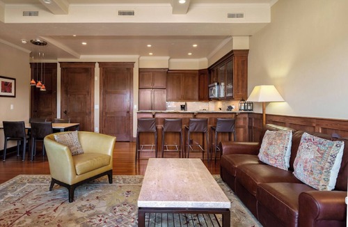 Downtown Steamboat Springs Condo | Steps to Restaurants/Shops! Beautifully Remodeled! Outdoor Firepit!