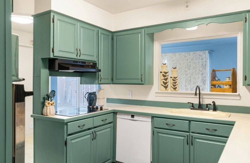 Nampa House | Storybook Cottage in the heart of Nampa
