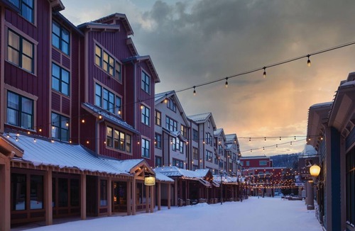 Deer Valley Hotel | Studio hotel suites ski in/ski out on Main St. in Park City. Available 3/18-3/21