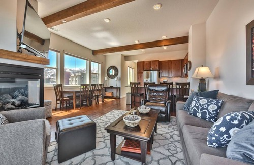 Kimball Junction Apartment | Stunning Contemporary Redstone Condo - Perfect for Families.
