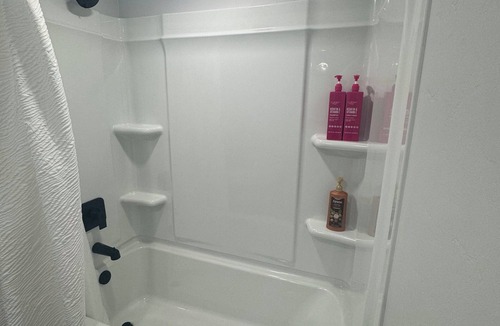 Sandy Apartment | Stylish MIL Apartment Private Entrance Close Ski Resorts