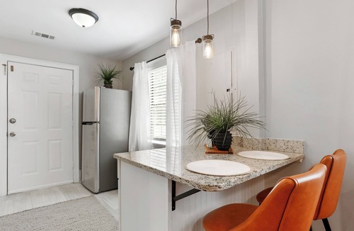 Metropolitan Apartment | Stylish Remodeled Starland Retreat, Near Starland Yard, Downtown, Food + SCAD!