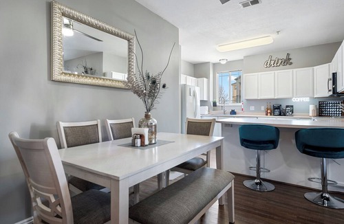 West Jordan Condo | Stylish & Spacious w/King Beds, Mountain Views, Gym, Frwy Access & 2 Balconies!
