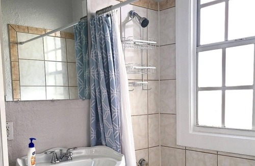 Courier City - Oscawana Apartment | Suite 8 - Casablanca of Hyde Park