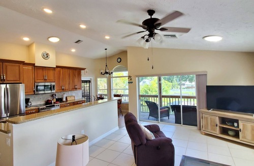 Weeki Wachee Gardens House | Summer Deal Cheap, Waterfront,Kayaks,swimming, Weeki Wachee River, 80 boat rent