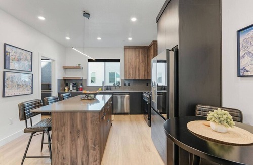 Downtown Salt Lake City House | Summer Getaway: Hot tub & Cold Plunge, Gear-dryer