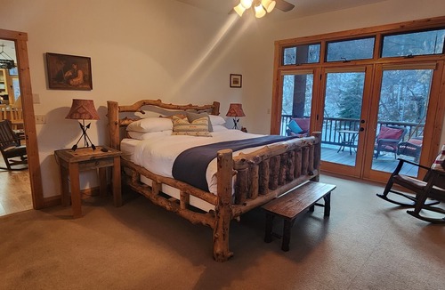 Sundance Cabin | Sundance, Spacious Vaulted Ceiling Cabin, Hot Tub, Huge Lawn, Mountain Views.