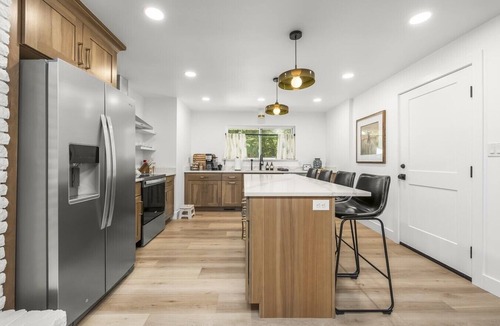 Orem House | Sunny East Retreat | 2 Kitchens | Bounce House