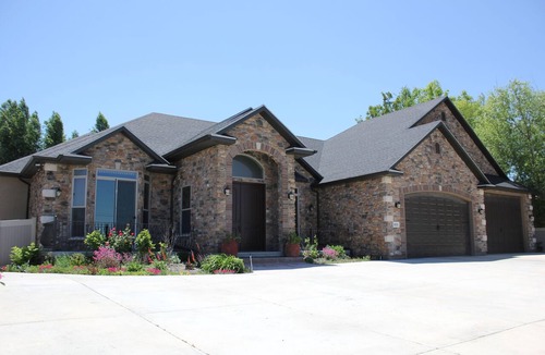 Taylorsville Apartment | Sunny's Garden 4 HomeStay