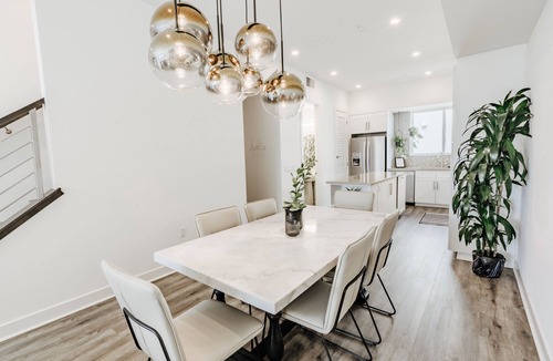 Bankers Hill House | Sunny SD 3BR Townhouse with Private Baths, Downtown Views, Walk to Balboa Park!