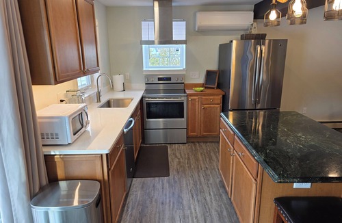 Malletts Bay Apartment | Sunnyside patio and pup 1-bedroom dog-friendly apartment with AC in Colchester.