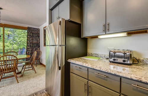 Killington House | Sunrise Timberline C1 Ski to/from. Totally renovated, new kitchen and bathrooms, fabulous sports center with indoor heated pool and summer outdoor heated pool, racquet sports etc.