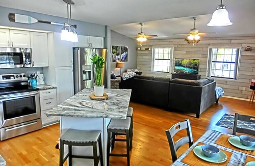 Weeki Wachee Gardens House | Swim Mat, Kayaks, Fire Pit! PET FRIENDLY - Paddlers Cove - Weeki Wachee River