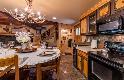 Glacier Cabin | Swimming pool, pickleball, tennis, basketball courts, private hot tub, sauna.