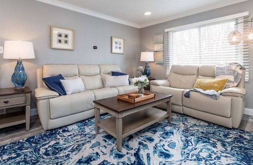Holladay House | The Blue Door Cottage is the perfect blend of comfort, style, and convenience