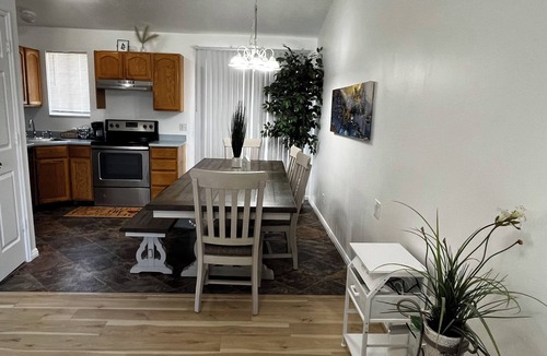 Clearfield House | The Comfy Stay 4-bedroom house with WiFi, AC in fabulous Clearfield