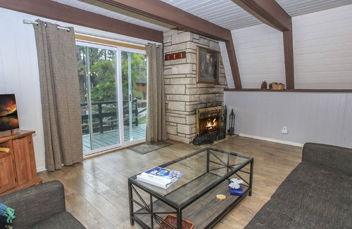 Moonridge House | The Getaway - Close to Slopes, Zoo & Golf course, Deck, Barbecue